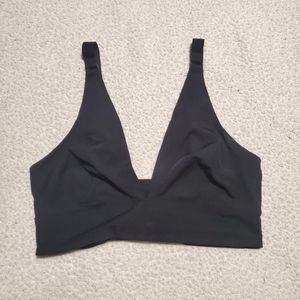 Everlane "The Invisible Bra" in black- size Small